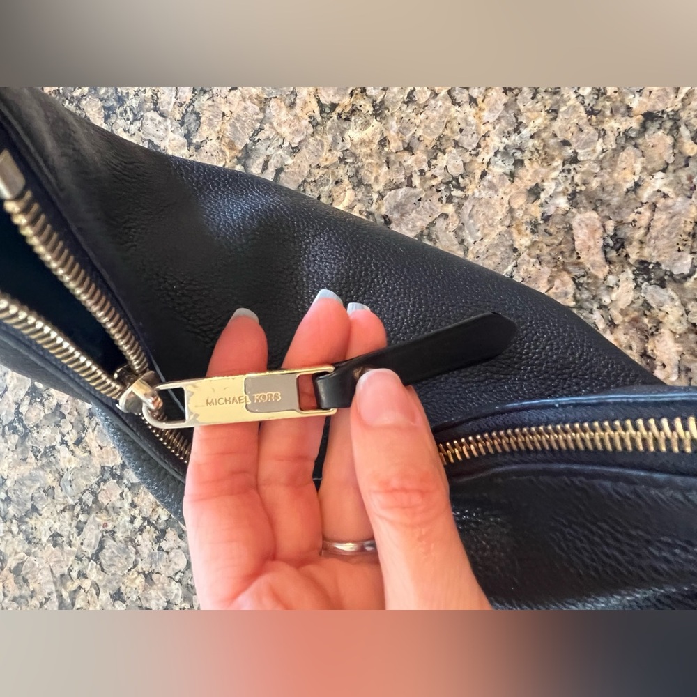 Michael Kors black leather shoulder bag - Picture 6 of 10
